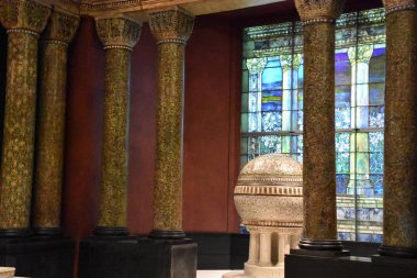 KışPARK, FL - 29 Kasım 2019 'da görülen Charles Hosmer Morse, Florida' daki Amerikan Sanat Müzesi 'nde Tiffany Şapeli.