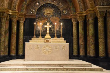 KışPARK, FL - 29 Kasım 2019 'da görülen Charles Hosmer Morse, Florida' daki Amerikan Sanat Müzesi 'nde Tiffany Şapeli.