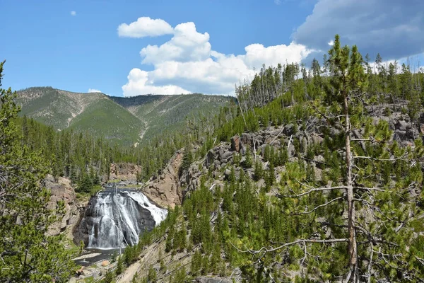 Gibbons vattenfall i Yellowstone — Stockfoto