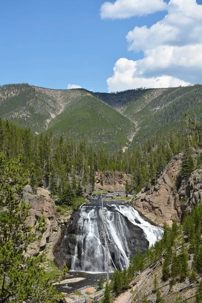 Gibbons vattenfall i Yellowstone — Stockfoto