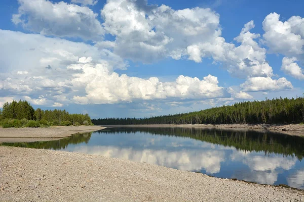 Rivière Snake dans le parc national Yellowstone — Photo