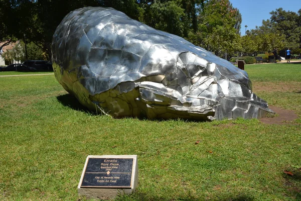 Nieobliczalny roxy paine pomnik w Beverly Hills, Ca, 21 sie 2013. Beverly Hills jest światowej sławy jego luksusowe kultury i słynnych mieszkańców — Zdjęcie stockowe