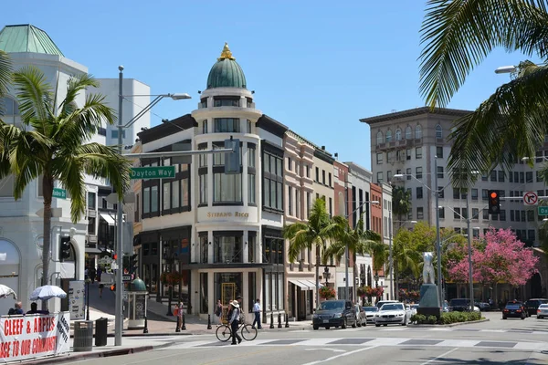 Berömda Rodeo drive i Beverly Hills, Ca 21 Aug. 2013. Beverly Hills är världsberömda för sin lyxiga kultur och kända invånare Royaltyfria Stockbilder