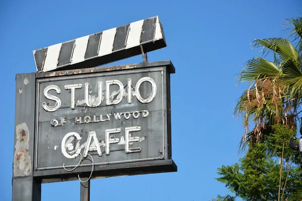 Hollywood-augustus 23, 2013: Cafe langs thehollywood avenue van de sterren — Stockfoto