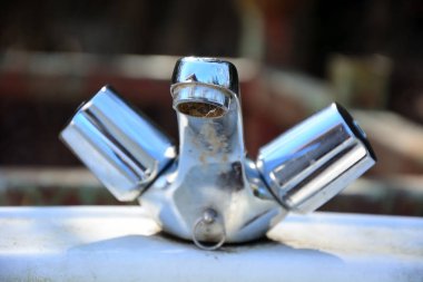 Eski musluk açık closeup görünümü