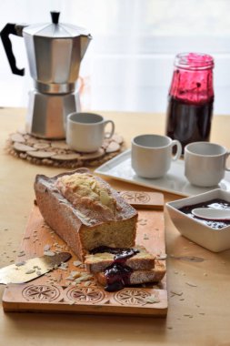 Gıda Tema - sabah kahvaltı kahve ve çörek masada