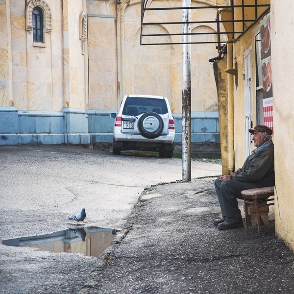 Old man sitting on a bench — Stock Photo, Image