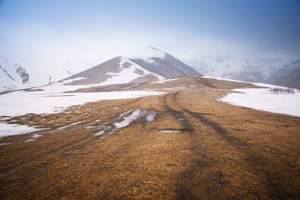 Дорога до гори Казбєк — стокове фото