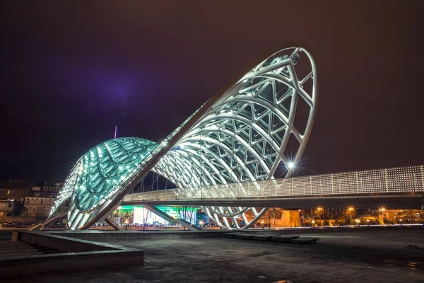 Die Brücke des Friedens in Tiflis — Stockfoto