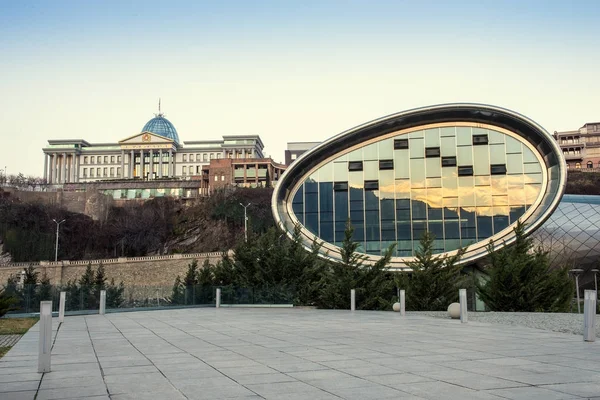 Edificio moderno a Tbilisi — Foto Stock
