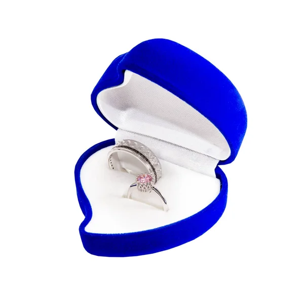 Pierścień w niebieskim pudełku — Zdjęcie stockowe