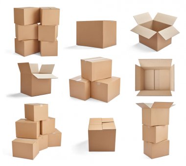 Beyaz arkaplanda çeşitli karton kutuların koleksiyonu