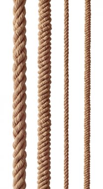 Beyaz arkaplanda çeşitli ip dizileri koleksiyonu. Her biri ayrı ayrı çekiliyor.