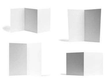 çeşitli boş broşür koleksiyonu ya da beyaz arkaplan üzerine bir masaüstü takvimi beyaz kağıt. Her biri ayrı ayrı çekiliyor.