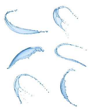 Beyaz arka planda çeşitli su sıçramaları var. Her biri ayrı ayrı çekiliyor.