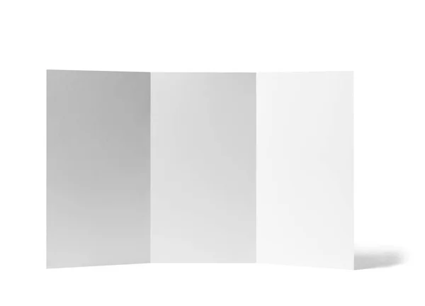 Close Van Een Blanco Gevouwen Blaadje Wit Papier Witte Achtergrond — Stockfoto