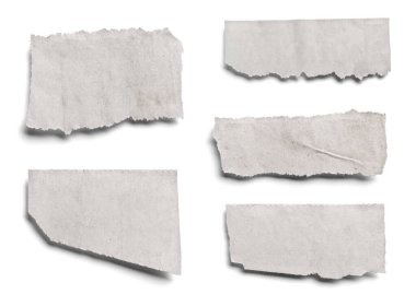 Beyaz arka planda çeşitli haber kağıtlarının toplanması. Her biri ayrı ayrı çekiliyor.