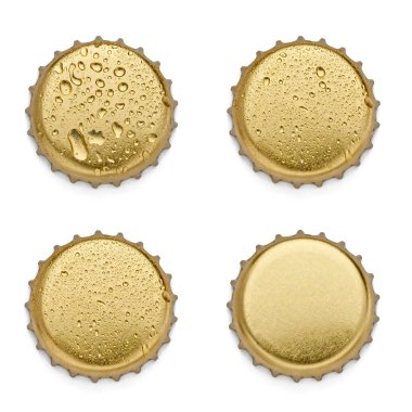 Beyaz zemin üzerinde çeşitli şişe kapağı koleksiyonu