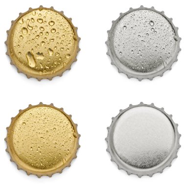 Beyaz zemin üzerinde çeşitli şişe kapağı koleksiyonu