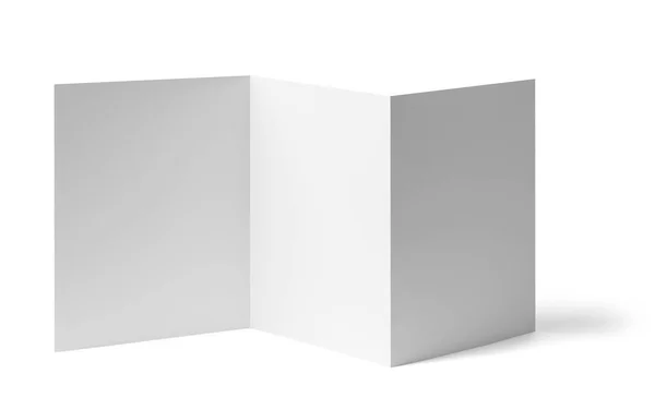 Beyaz Arkaplan Üzerine Katlanmış Boş Bir Broşürü Kapat — Stok fotoğraf