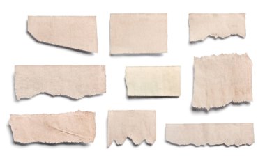 Beyaz arka planda çeşitli haber kağıtlarının toplanması. Her biri ayrı ayrı çekiliyor.