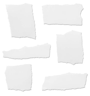 Beyaz zemin üzerinde beyaz yırtık kağıt parçaları koleksiyonu. Her biri ayrı ayrı çekiliyor.