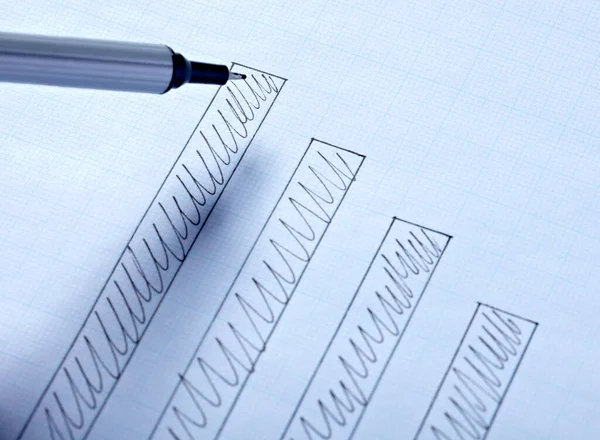 Bir Işletme Finans Grafiğini Kağıtlarını Kalemini Kapat — Stok fotoğraf