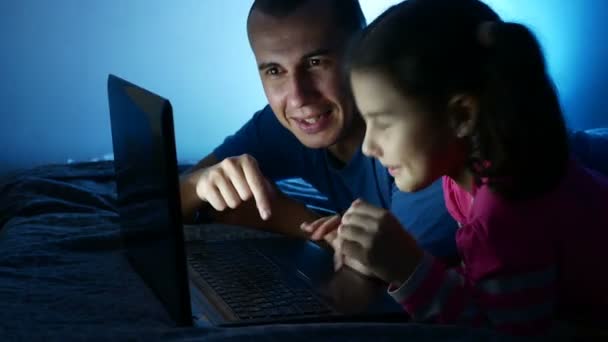 lesbi-razvlecheniya-dlya-muzhchin-foto-devushek-seks