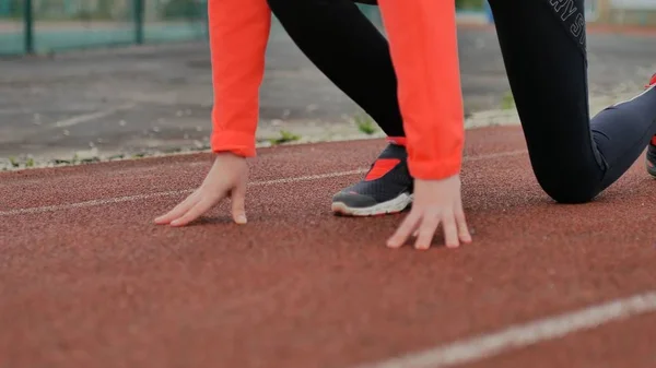 girl runner preparing to start video