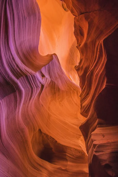 Каньйон Антилопи є найбільш відвідуваних і більшість сфотографували слотом Каньйон в американському Південно-заході. — стокове фото