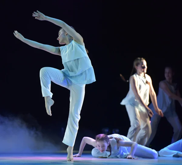 ロシア サンクトペテルブルク 2016 オープン ダンス フェスティバル 2016 子供がステージで踊っています — ストック写真