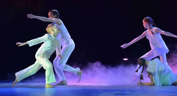 ロシア サンクトペテルブルク 2016 オープン ダンス フェスティバル 2016 子供がステージで踊っています — ストック写真