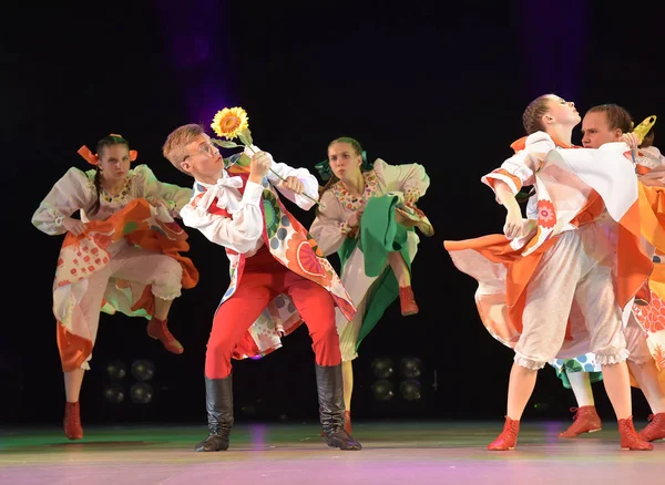 Russie Saint Pétersbourg 2018 Groupe Danse Pour Enfants Festival Fleurs — Photo