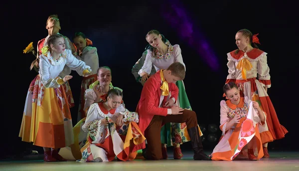 Ρωσία Αγία Πετρούπολη 2018 Παιδική Ομάδα Χορού Στο Φεστιβάλ Λουλούδια — Φωτογραφία Αρχείου