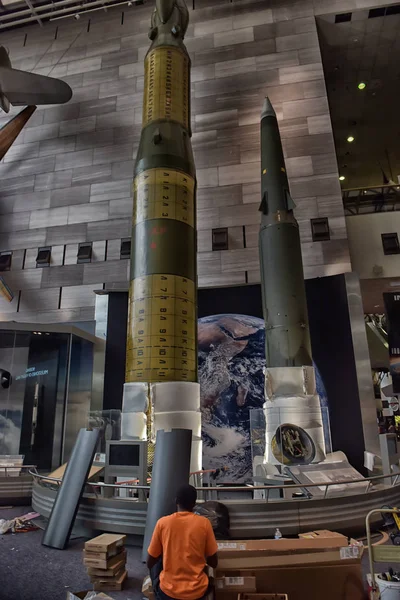 WASHINGTON, DC - 24.06.2016: Smithsonian National Air and Space Museum in Washington, DC, as seen on 24.06.2016. It holds the largest collection of historic aircraft and spacecraft in the world. — Stock Photo, Image