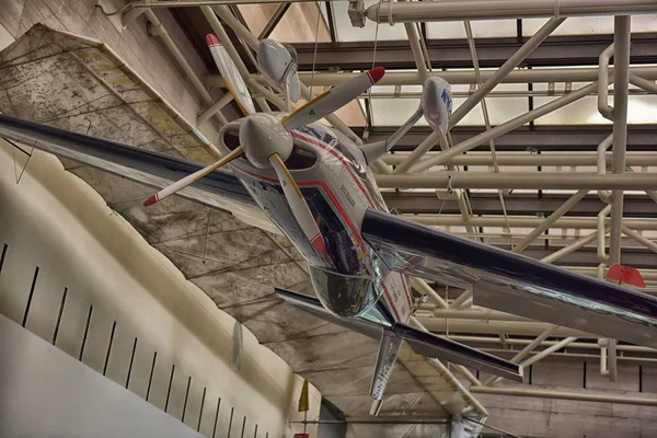 WASHINGTON, DC - 24.06.2016: Smithsonian National Air and Space Museum in Washington, DC, vom 24.06.2016. Es beherbergt die größte Sammlung historischer Flugzeuge und Raumfahrzeuge der Welt. — Stockfoto