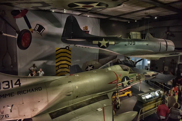 WASHINGTON, DC - 24.06.2016: Smithsonian National Air and Space Museum in Washington, DC, vom 24.06.2016. Es beherbergt die größte Sammlung historischer Flugzeuge und Raumfahrzeuge der Welt. — Stockfoto