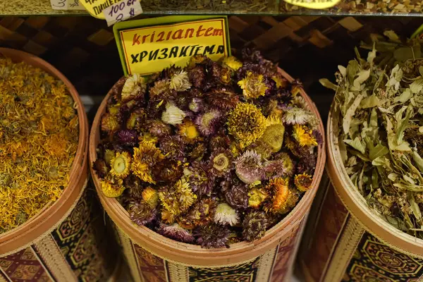 16,07,2015 土耳其，凯梅尔。香料和茶叶为游客规范中 — 图库照片