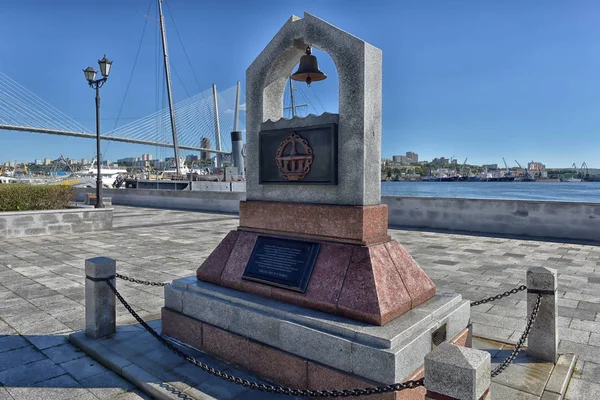 符拉迪沃斯托克 （海参崴）、 俄罗斯、 06,08、 2016年。对海员潜水员的纪念 — 图库照片