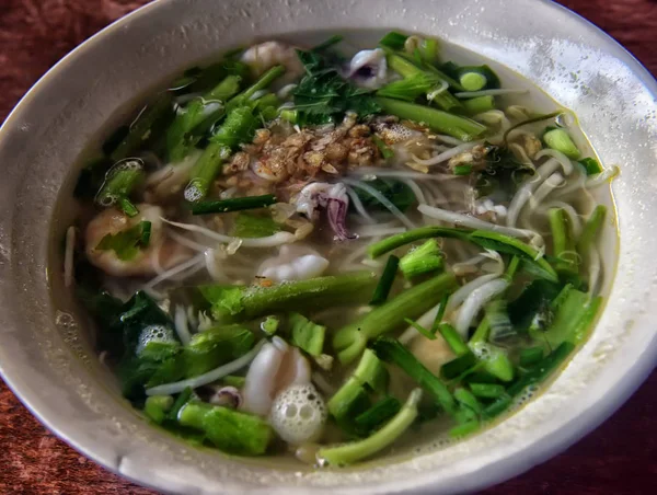 Sopa con fideos de vidrio y mariscos —  Fotos de Stock