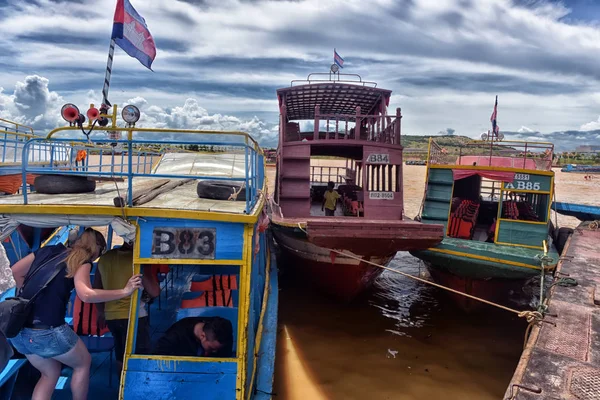 종 Knies 마을, Tonle 수액 호수, 동남 아시아에서 가장 큰 민물 호수 — 스톡 사진