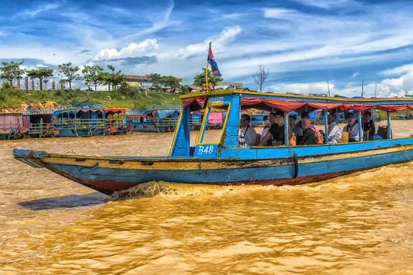 Chong knies village, tonle sap lake, der größte Süßwassersee Südostasiens — Stockfoto