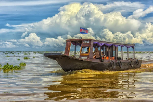 Chong Knies Village, Tonle Sap Lake, el lago de agua dulce más grande del sudeste asiático —  Fotos de Stock