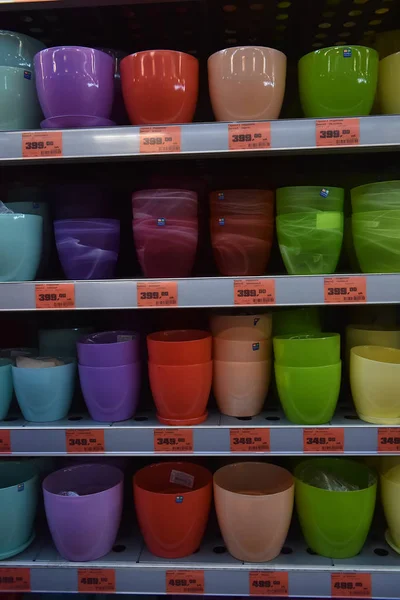 Rússia São Petersburgo 2017 Vasos Flores Grande Supermercado — Fotografia de Stock