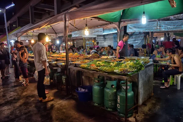 Tailandia, Pattaya 26,06,2017 Mercado nocturno de alimentos en Pattaya —  Fotos de Stock