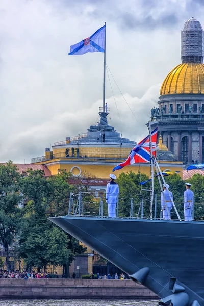 Hij ceremoniële optocht ter gelegenheid van de dag van de Russische Marine — Stockfoto