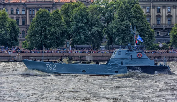 Hij ceremoniële optocht ter gelegenheid van de dag van de Russische Marine — Stockfoto