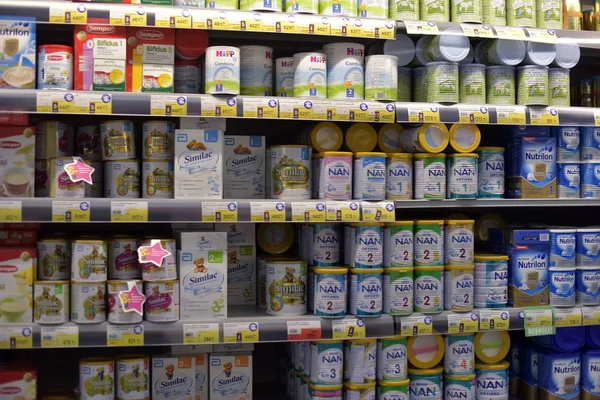 Russia, St. Petersburg, 12/27/2015 Baby food in the supermarket — Stock Photo, Image