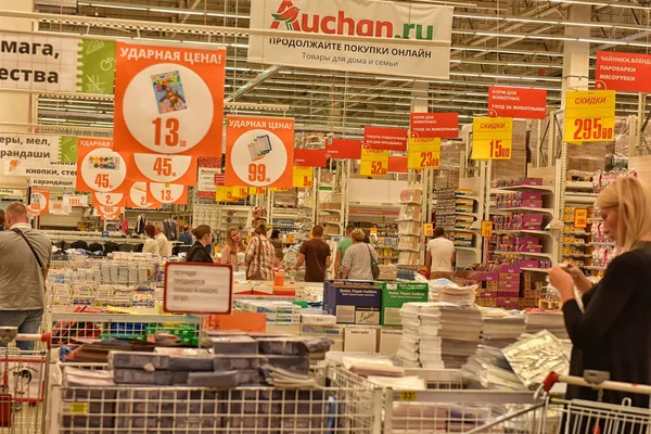 Material de escritório para o ano académico no supermercado — Fotografia de Stock