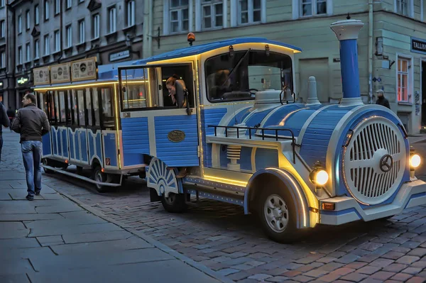 Эстония Таллин 2014 Туристические Экскурсионные Поезда Вечерним Освещением — стоковое фото